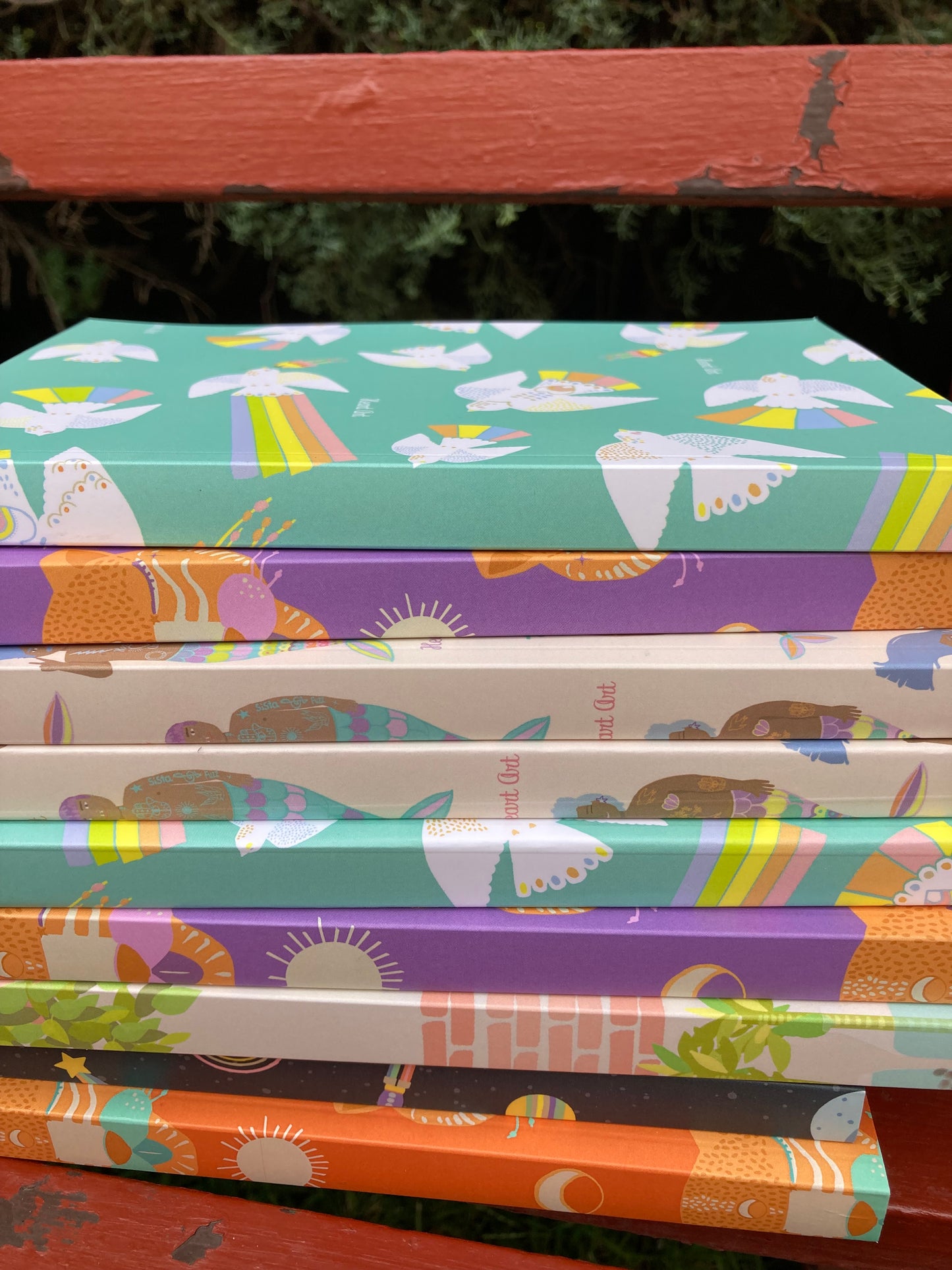 cuaderno de papel reciclado modelo Tigres morado. tamaño A4 (folio).