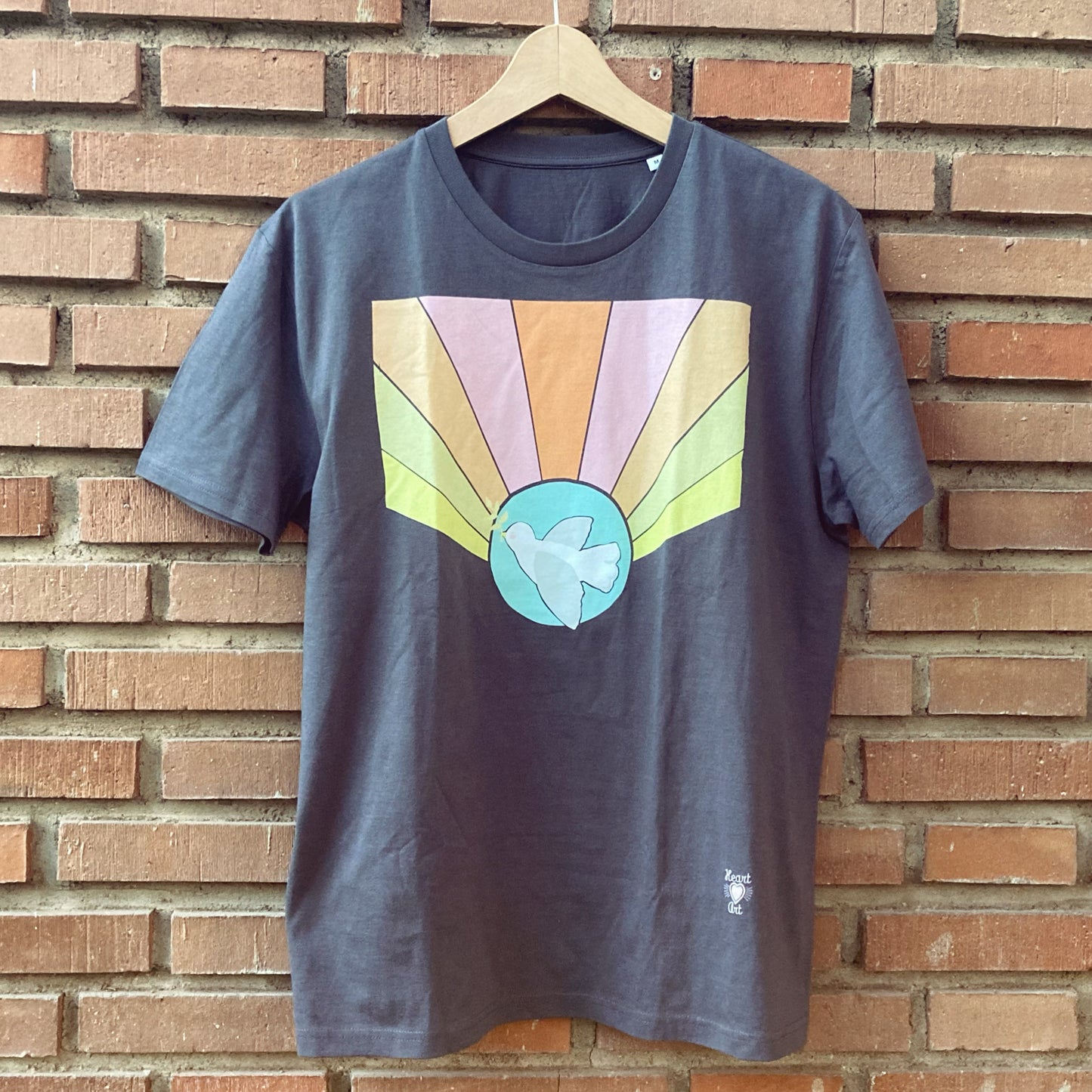 Camiseta de algodón orgánico en color antracita, modelo Paz