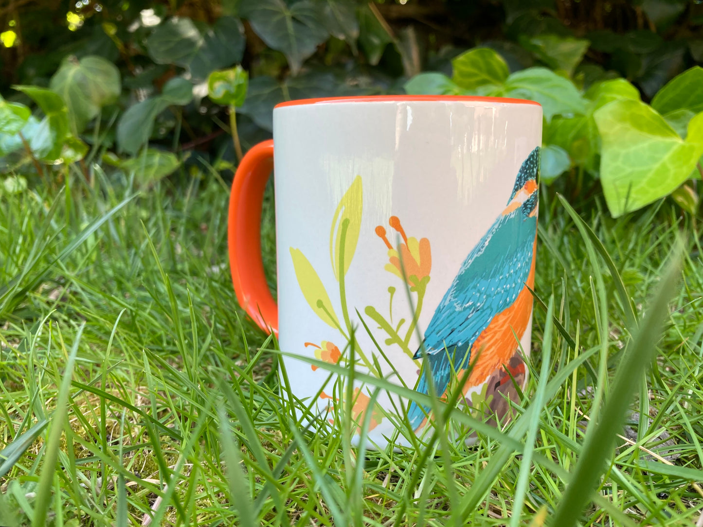 Taza de desayuno naranja, modelo Martín pescador.