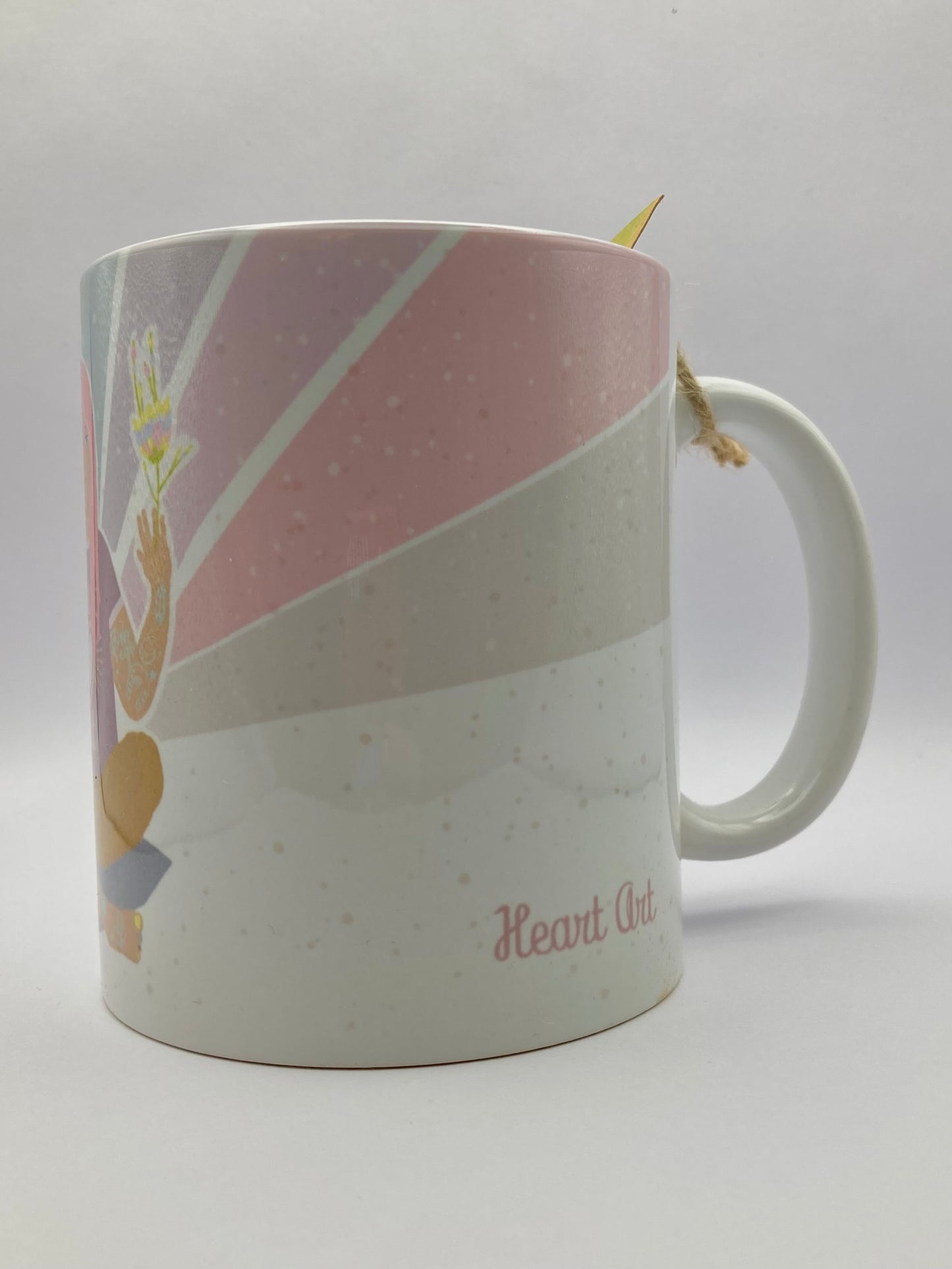 Taza de desayuno blanca modelo Chica Heart Art.