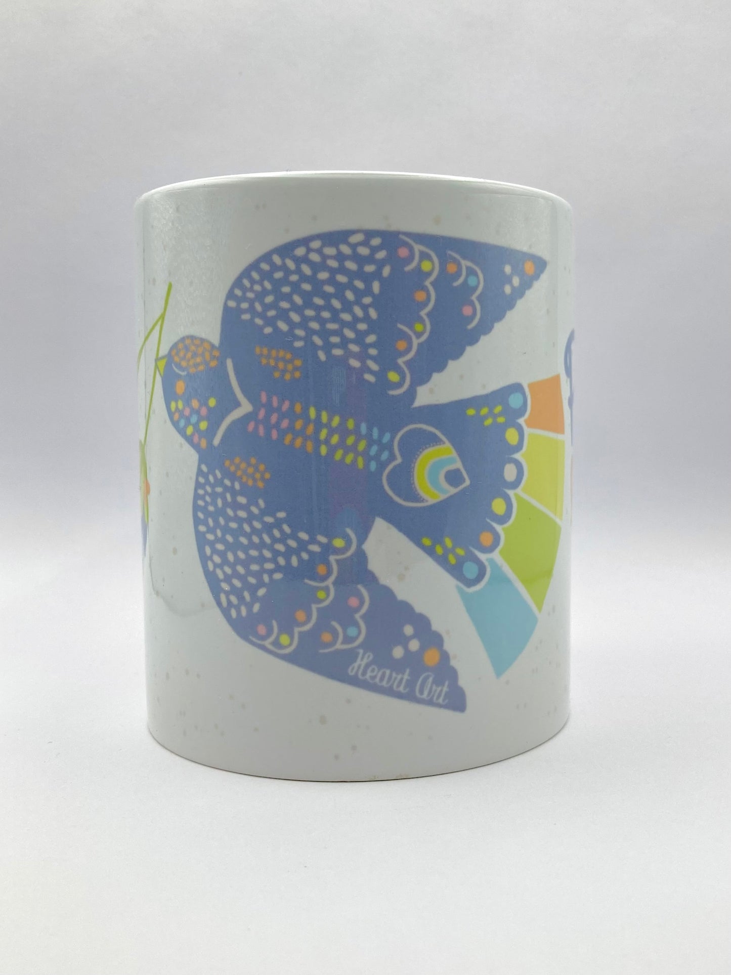Taza de desayuno blanca modelo Paz y amor.