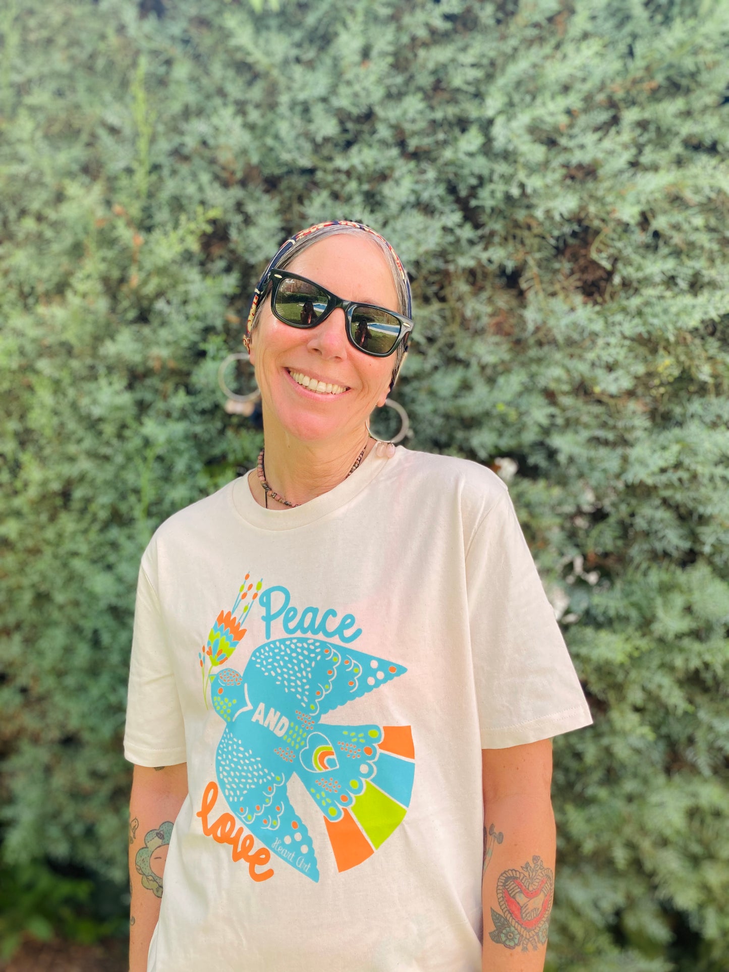 Camiseta de algodón orgánico en color natural raw, modelo Paloma