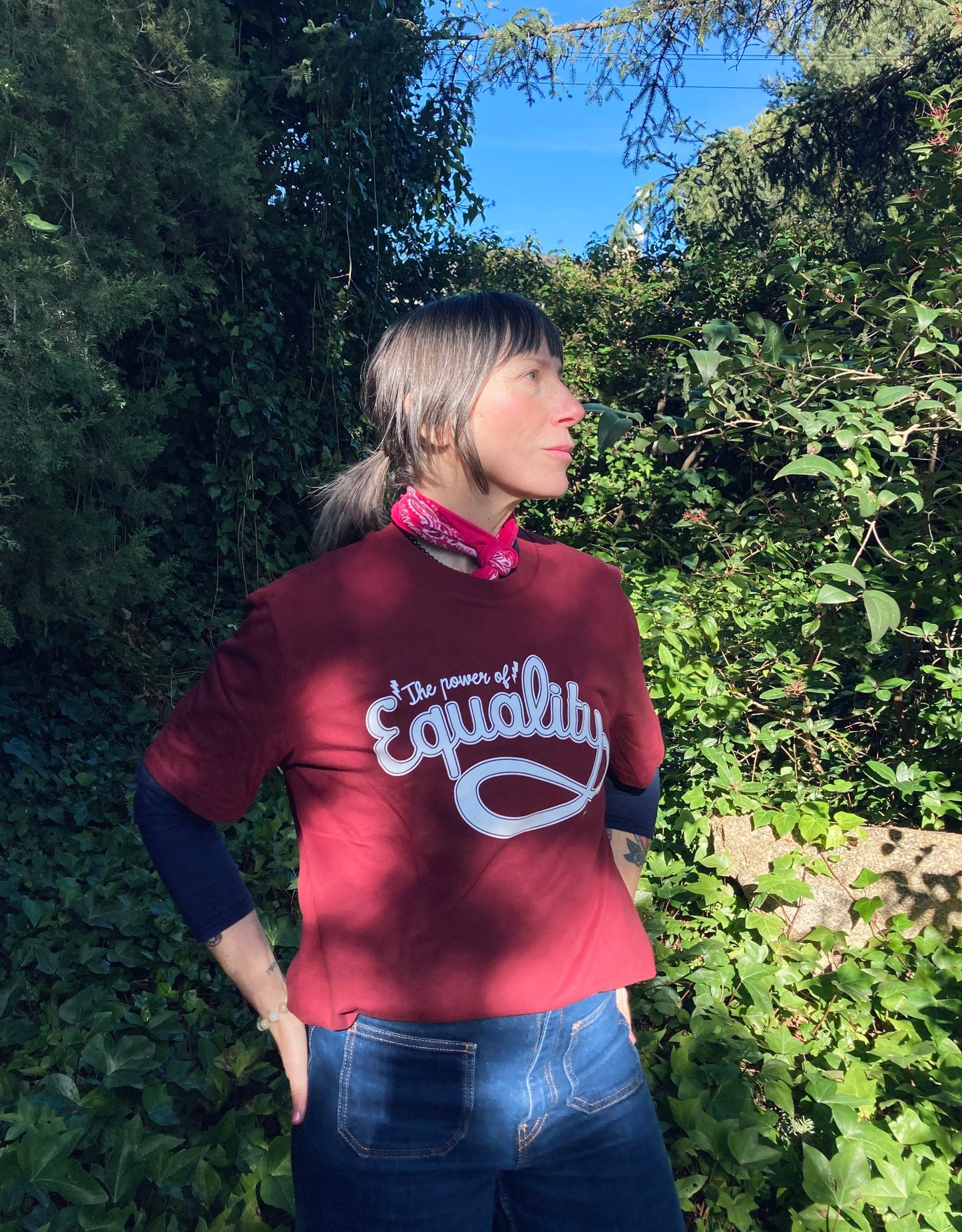 Camiseta de algodón orgánico arcilla suave, modelo Equality