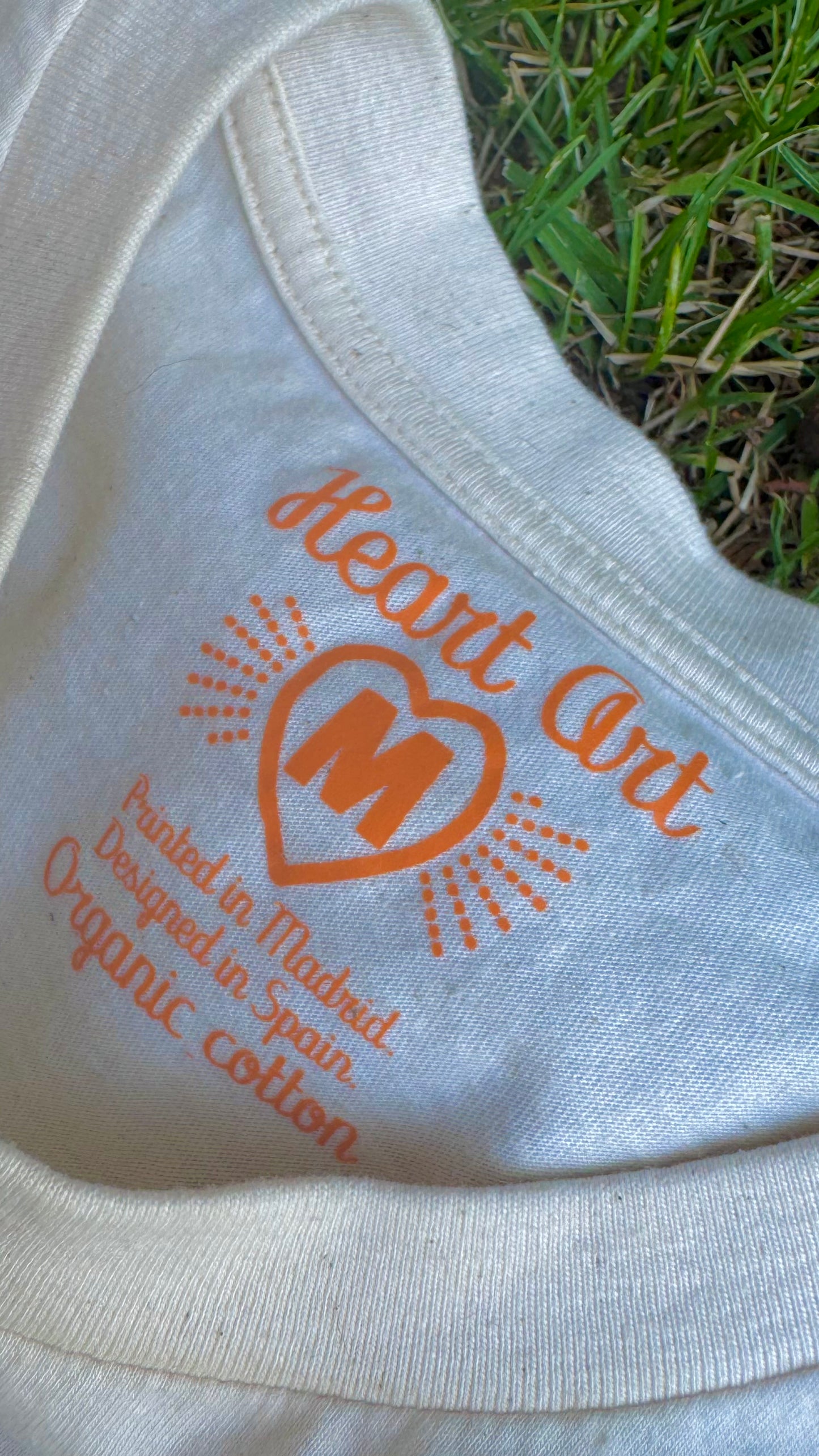 T-Shirt aus Bio-Baumwolle in Raw-Naturfarbe, Modell Alebrije Rayos