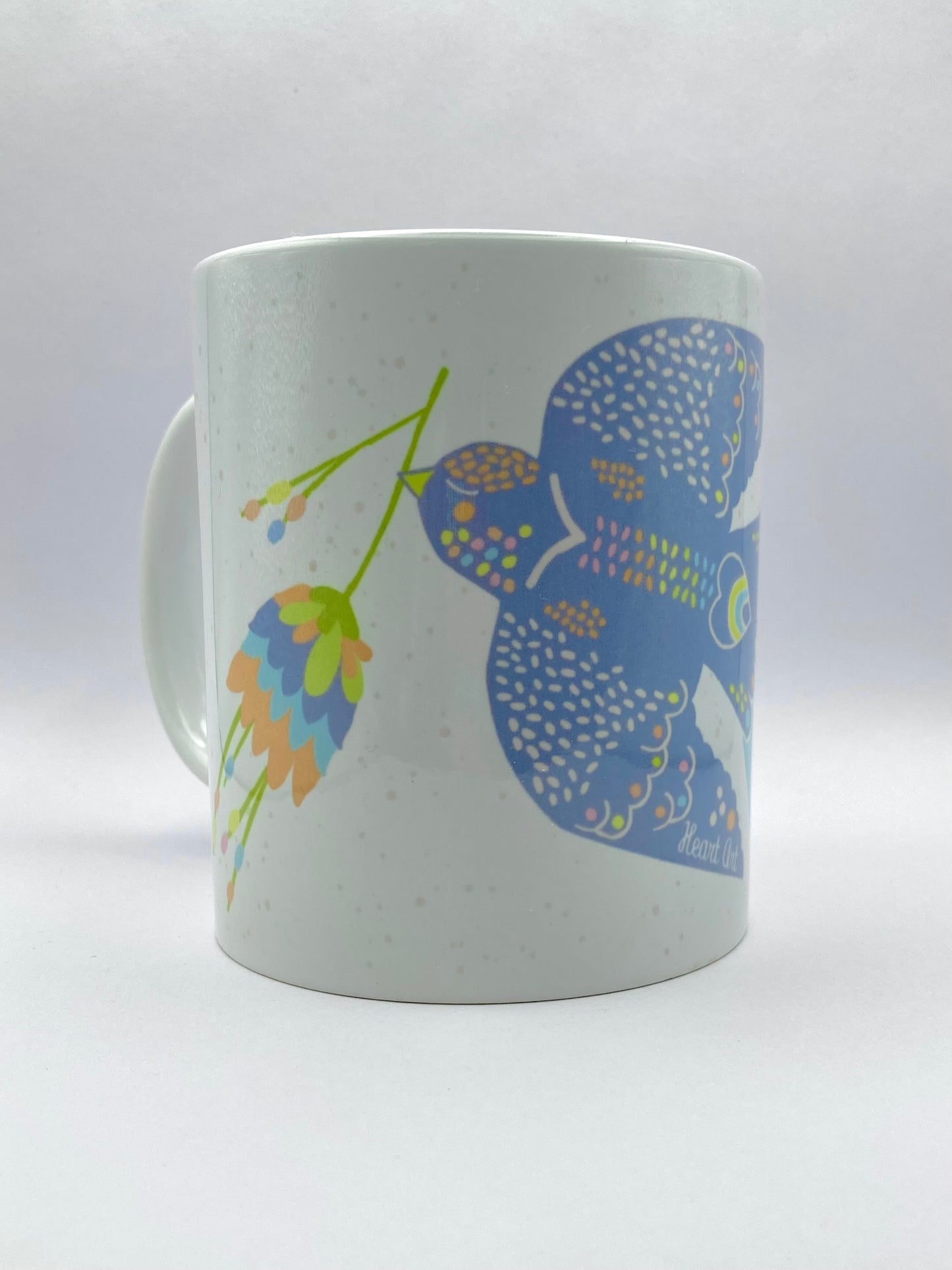 Taza de desayuno blanca modelo Paz y amor.