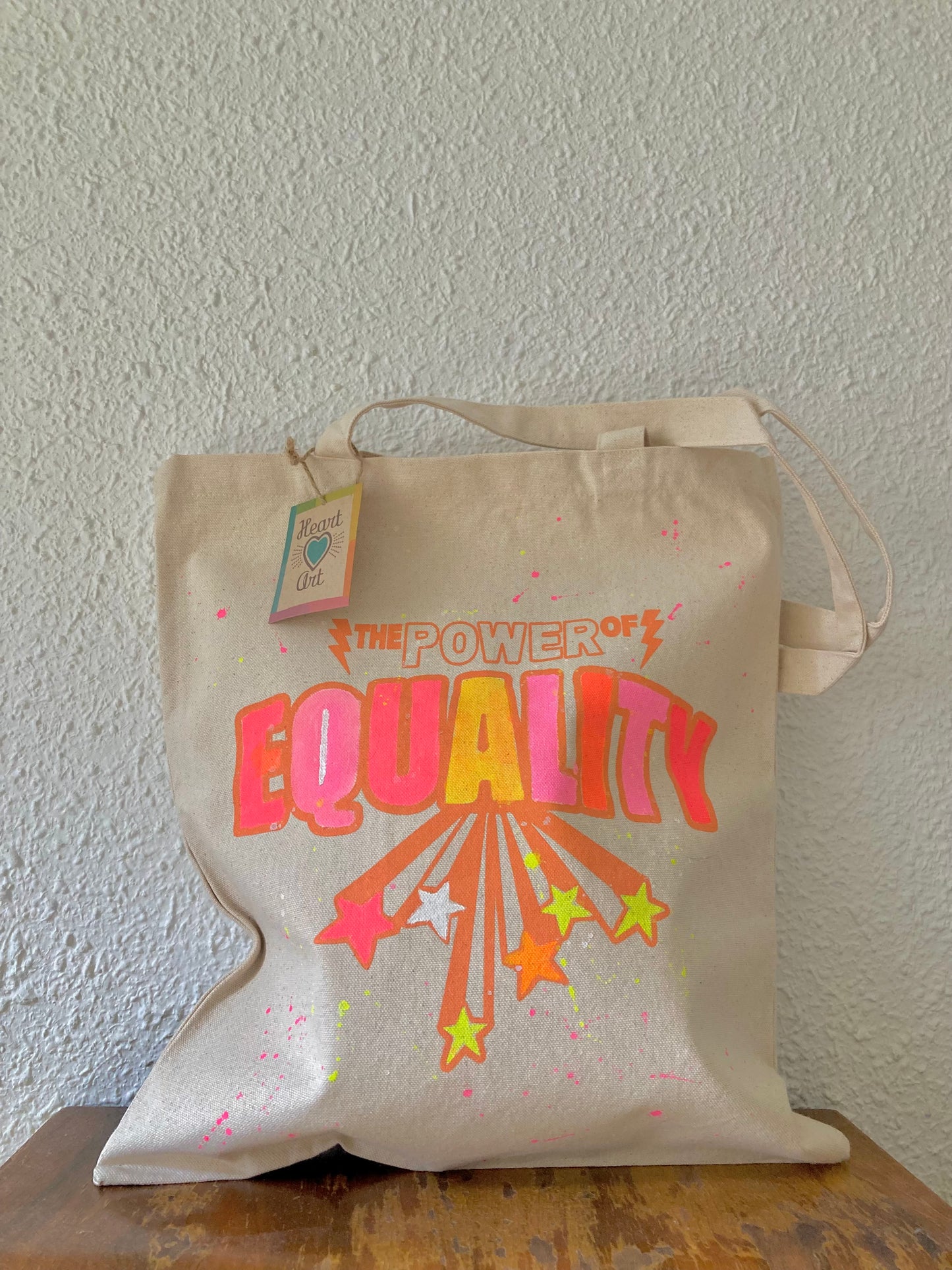 Bolsa Tote, modelo Equality Única cálidos.