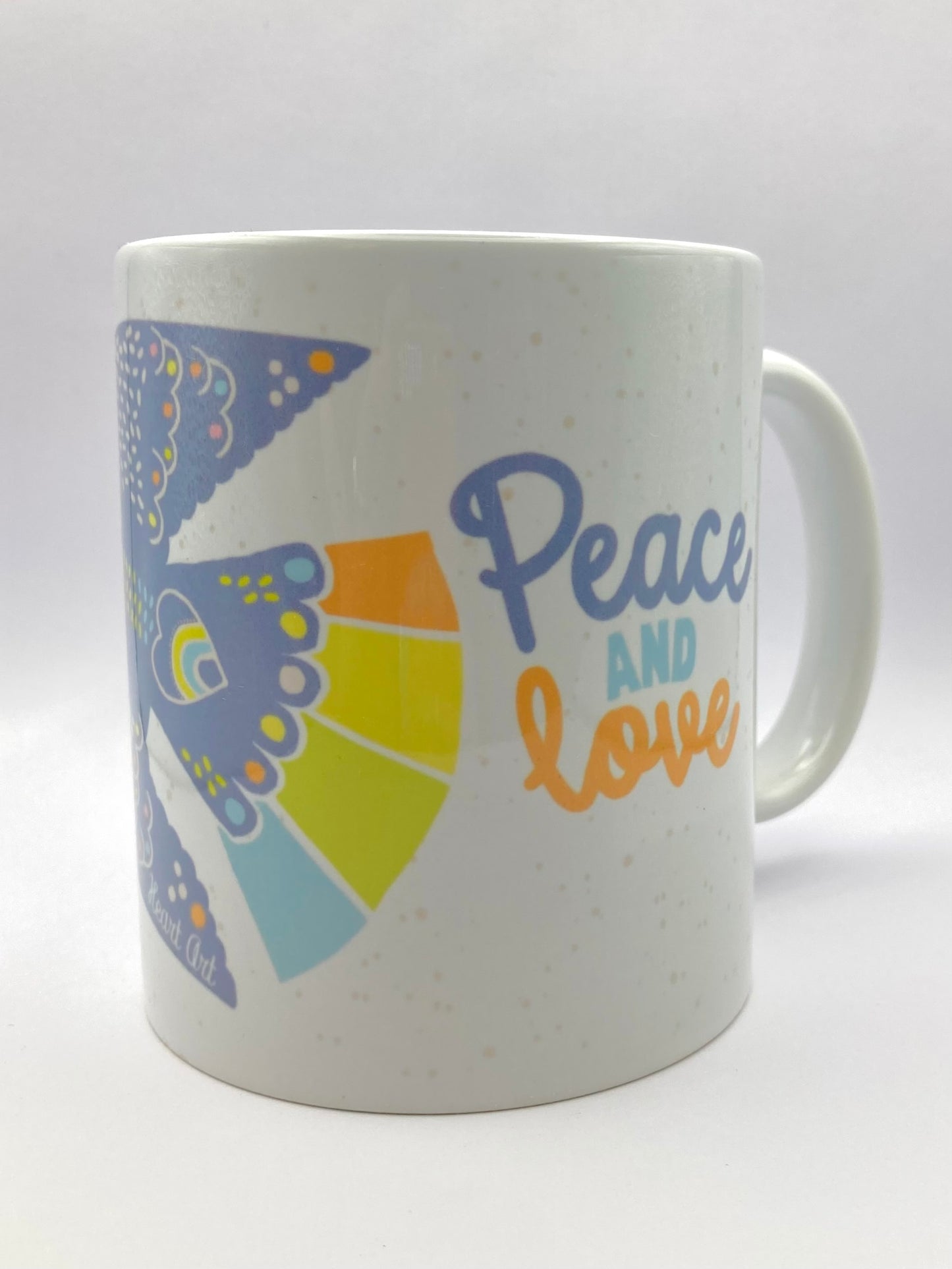 Taza de desayuno blanca modelo Paz y amor.