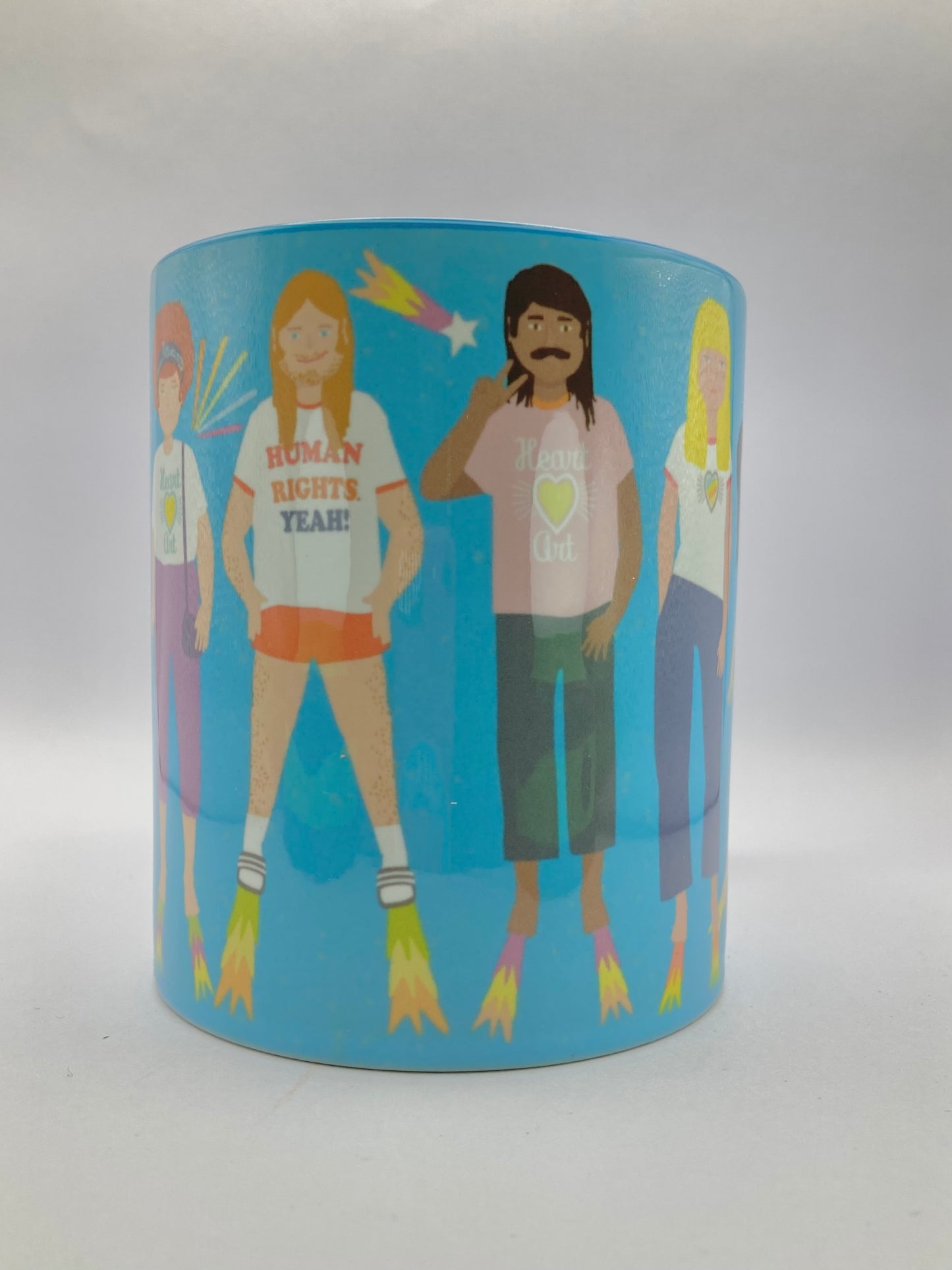 Taza de desayuno blanca modelo gente volando.