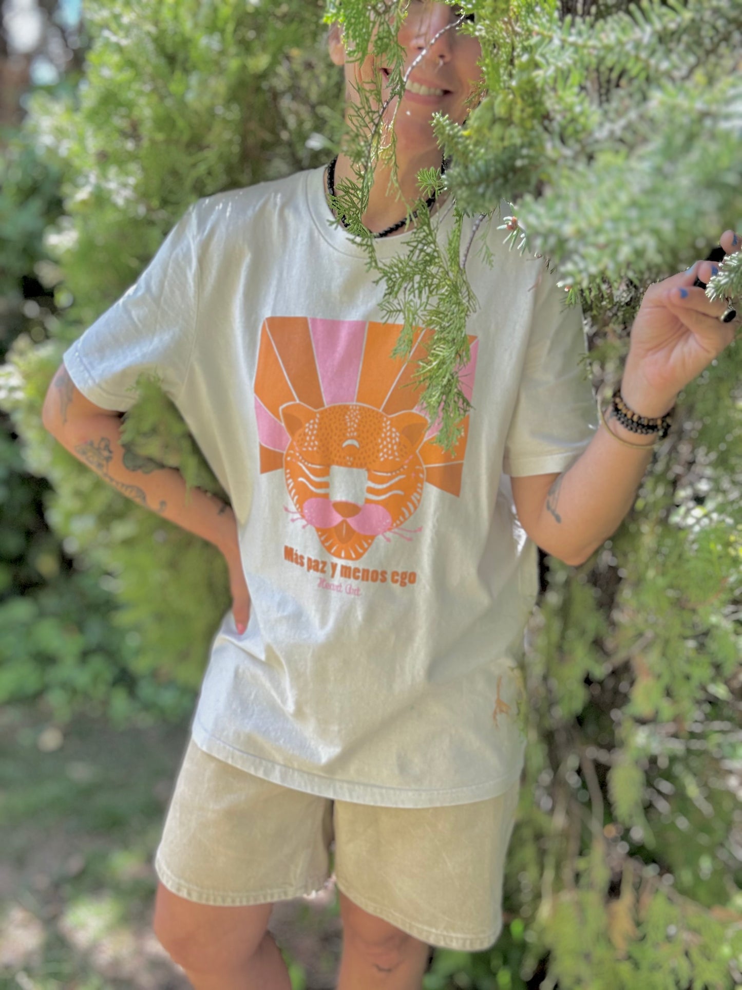 T-Shirt aus Bio-Baumwolle in Raw-Naturfarbe, Modell Alebrije Rayos