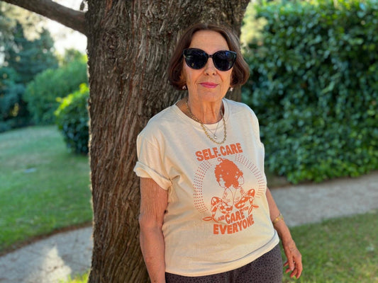 Camiseta de algodón orgánico en color natural raw, modelo Sirenas
